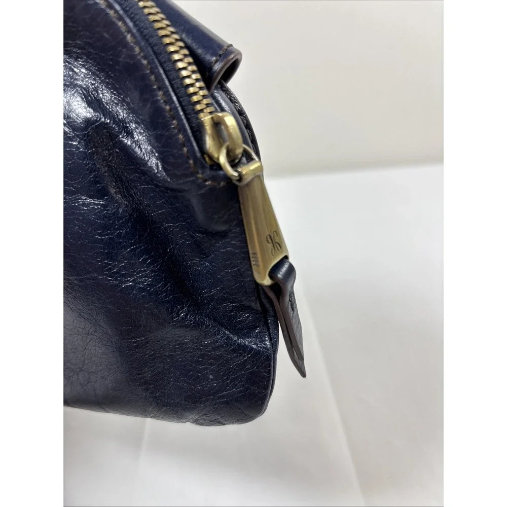 HOBO International Navy Polished Leather Sable Wristlet Circular‎ Handle Preppy